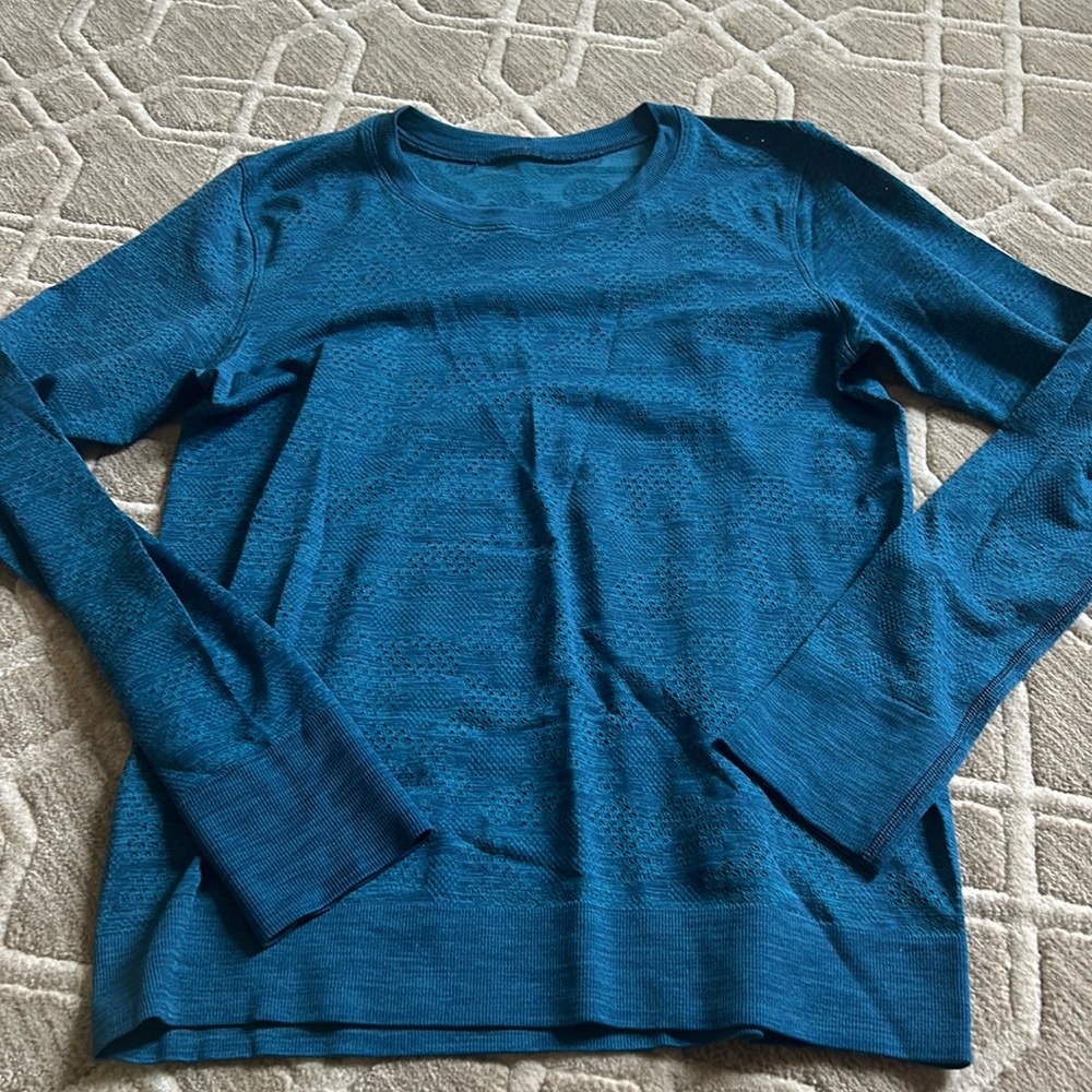 Lululemon long sleeve Breeze By LS top